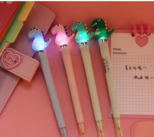 Pluma dinosaurio con luz